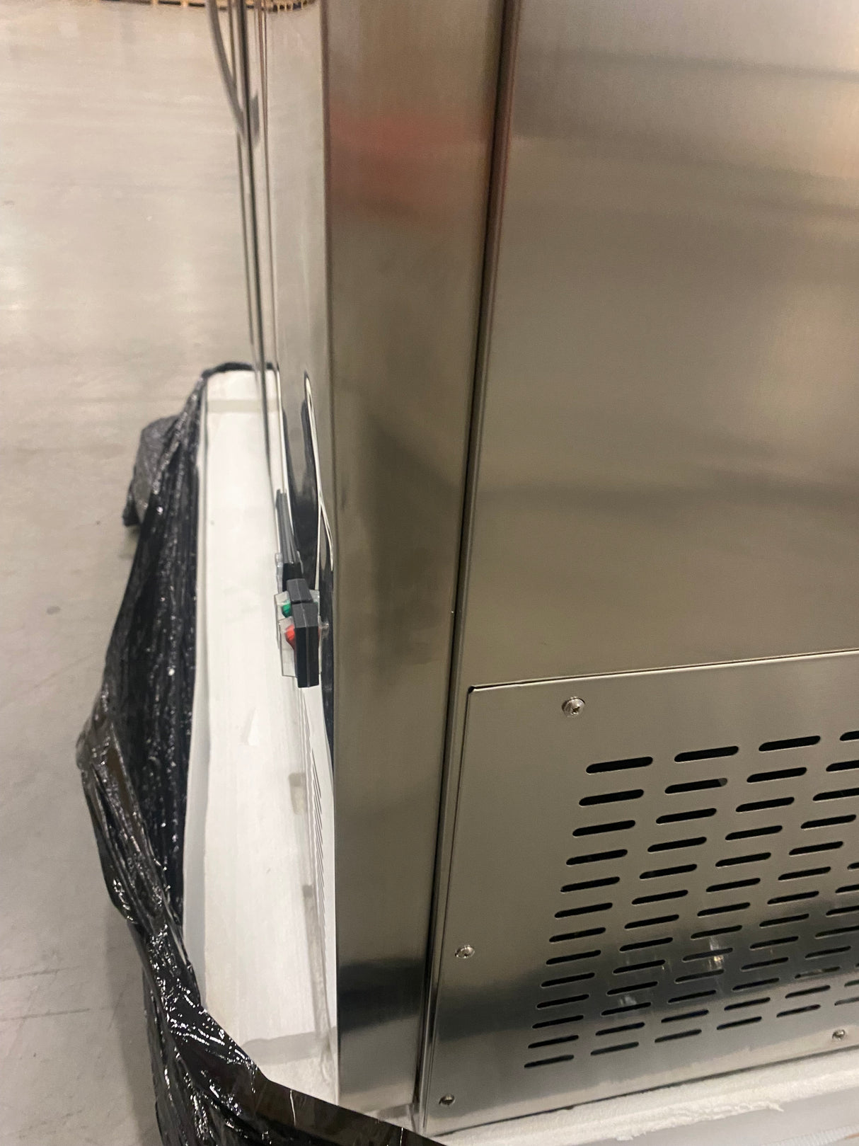 Empire High Capacity Stainless Steel Double Door Bottle Cooler Hinged Undercounter Low Height Side Cooling - CL-305HR - Graded Item Double Door Bottle Coolers Empire