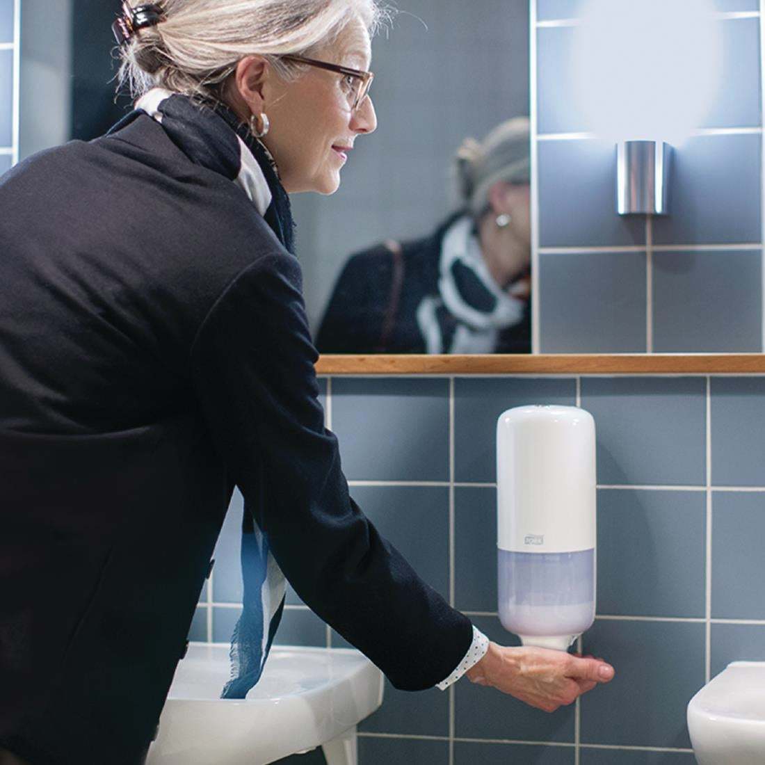 Tork Manual Liquid and Spray Soap Dispenser White 1Ltr White - FA716 Tork