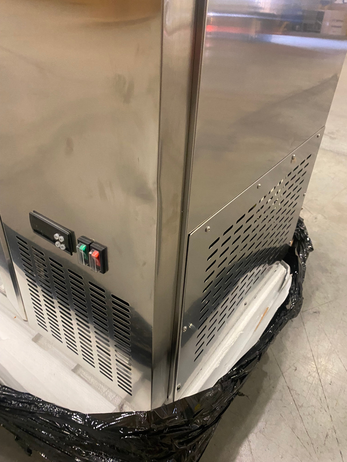 Empire High Capacity Stainless Steel Double Door Bottle Cooler Hinged Undercounter Low Height Side Cooling - CL-305HR - Graded Item Double Door Bottle Coolers Empire