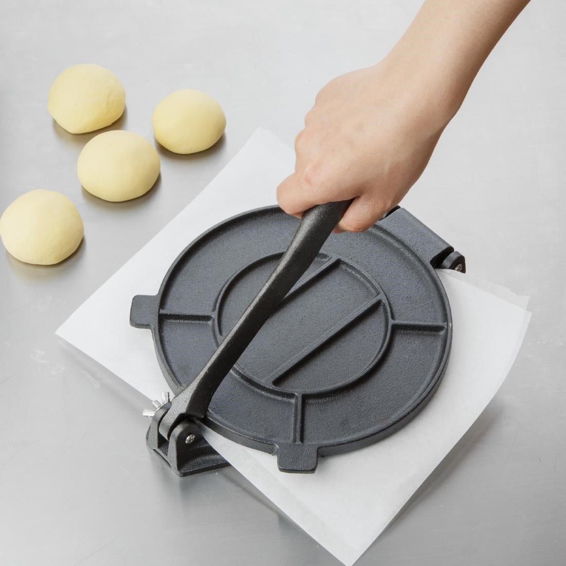 Vogue Cast Iron Tortilla Press 200mm - CZ942  Vogue   