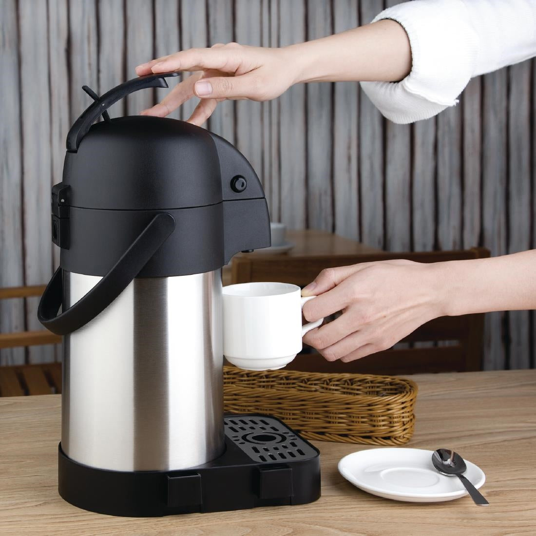 Olympia Lever Action Airpot 2.5Ltr - DL165  Olympia   