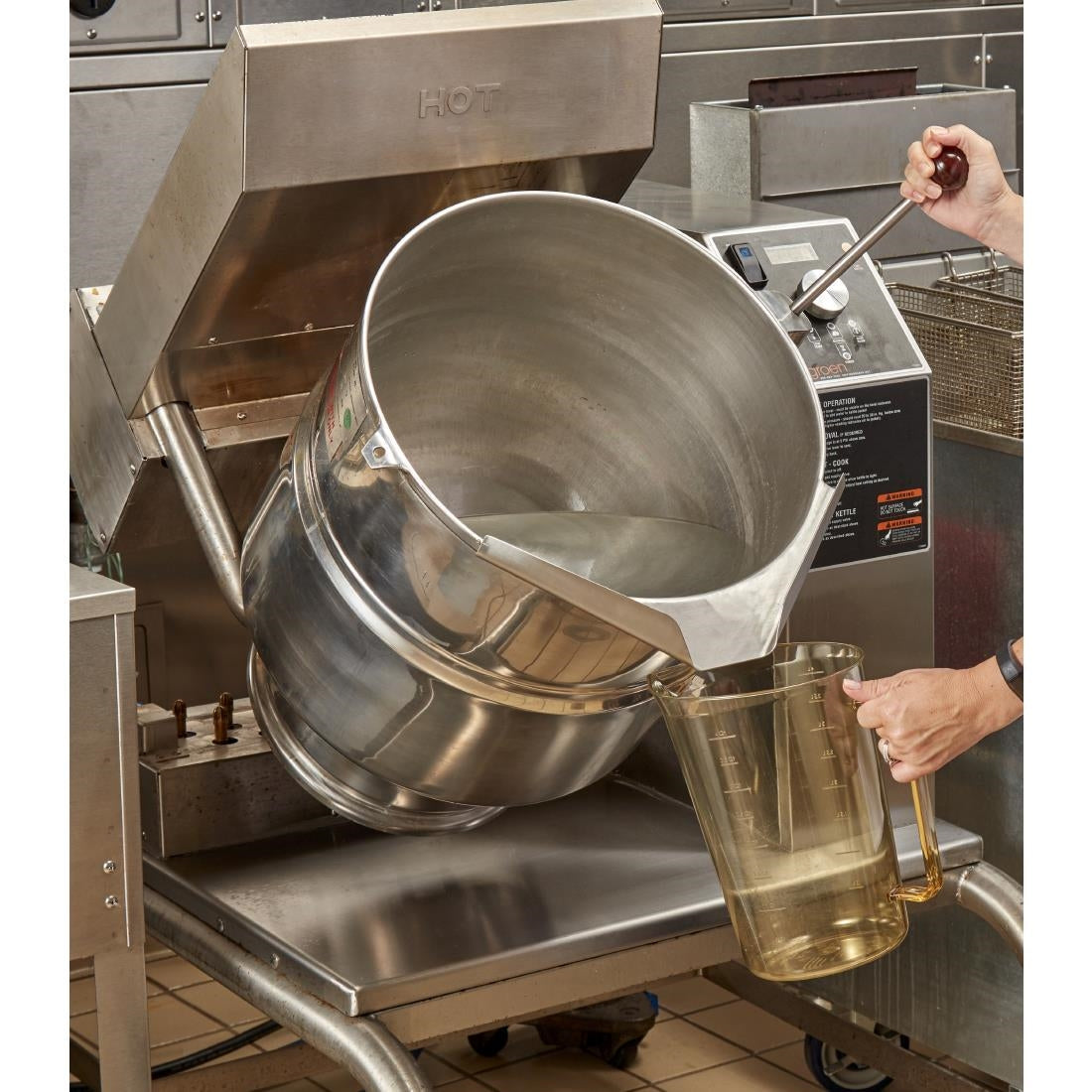 Cambro High Heat Measuring Jug 3.8Ltr - FC088  Cambro   