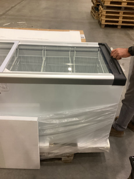 Empire Sliding Glass Lid Display / Ice Cream Chest Freezer 545 Litre Capacity - EMP-CF620P-GT - Graded Item Display Chest Freezers Empire