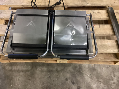 Empire Large Twin Contact Panini Grill Ribbed Top Flat Bottom - EMP-GH813 - Graded Item