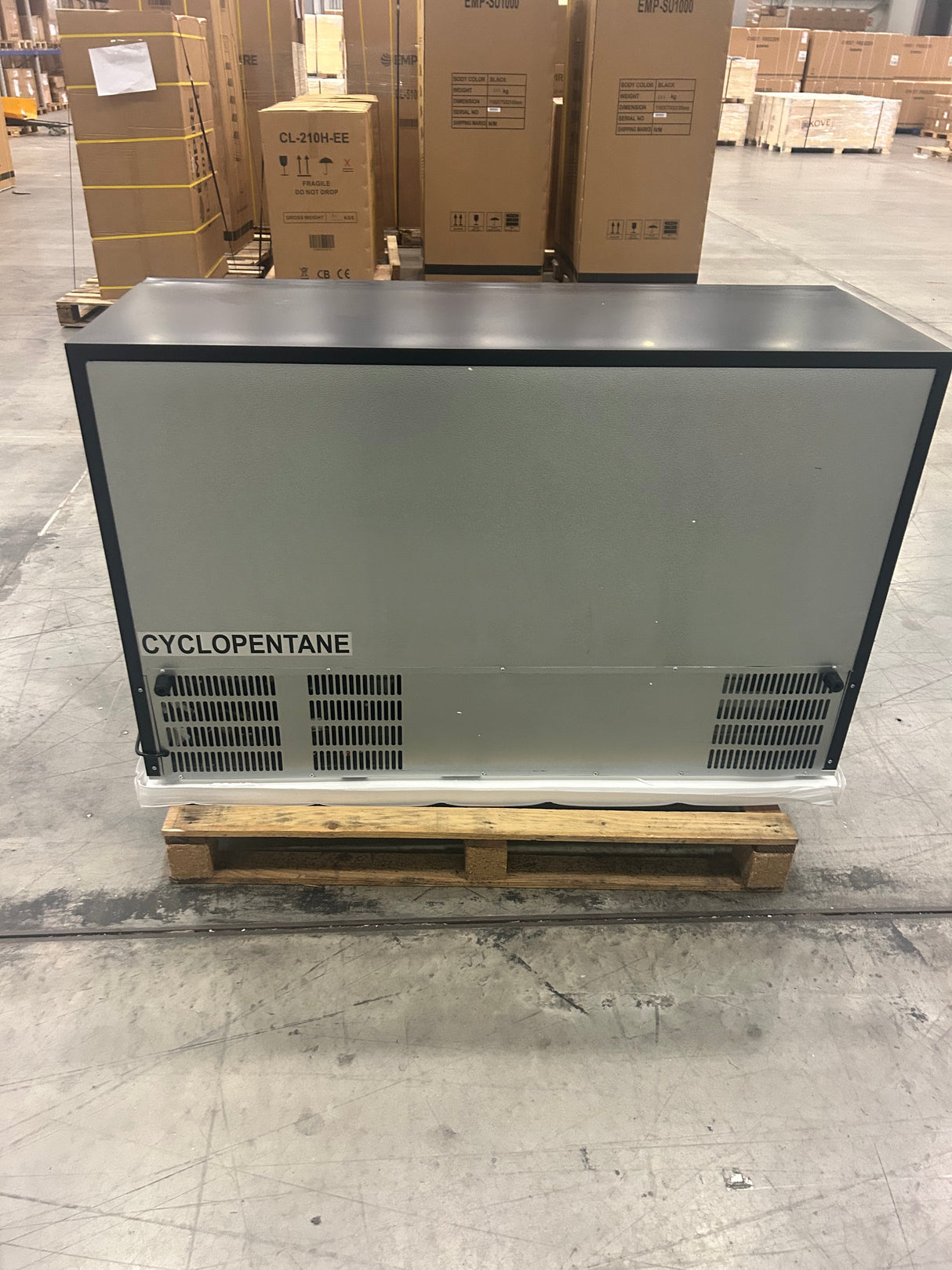 Empire Triple Door Bottle Cooler – B Energy Rated Low 835mm Height Sliding Door Commercial Back Bar Fridge | CL-320SC - Graded Item