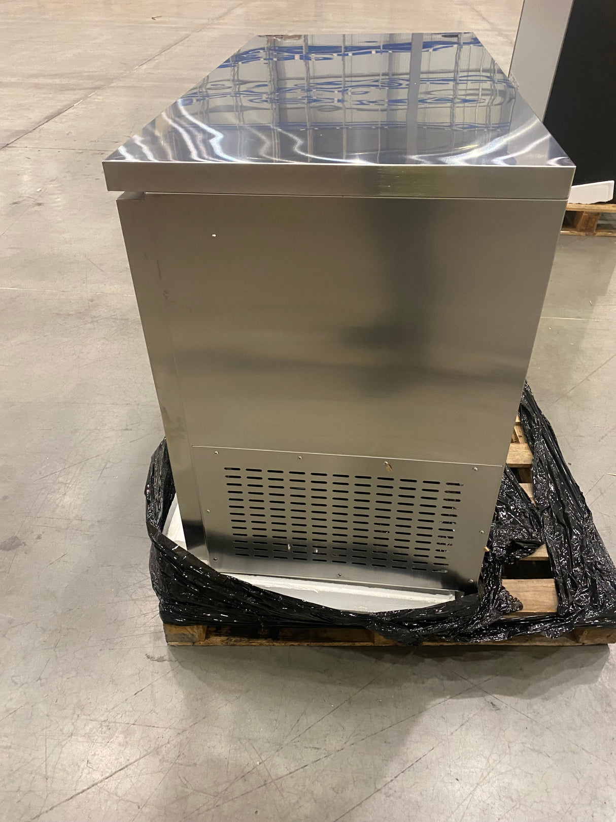 Empire High Capacity Stainless Steel Double Door Bottle Cooler Hinged Undercounter Low Height Side Cooling - CL-305HR - Graded Item Double Door Bottle Coolers Empire
